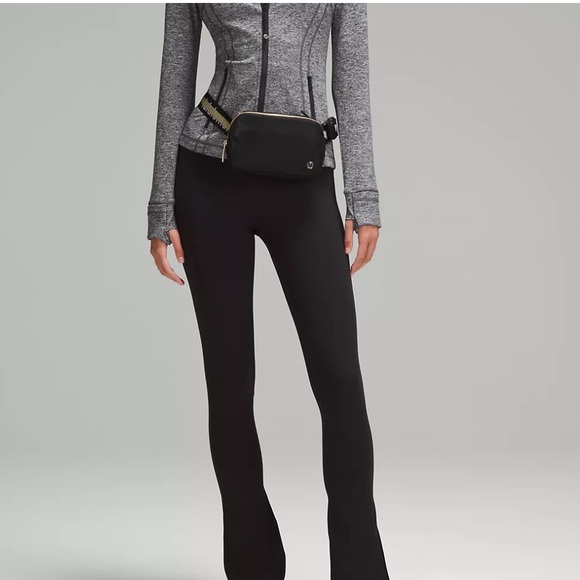 LULULEMON Everywhere Belt Bag 1LWordmark - Colour Black/Gold/White Opal - OS - Picture 5 of 7